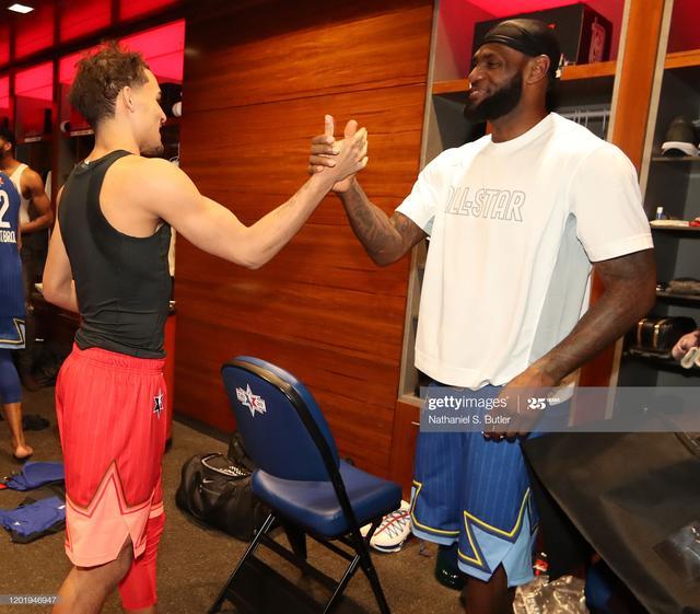 的两条路是 的两条路是